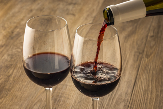 おしゃれなワインや体験カタログギフトのイメージ