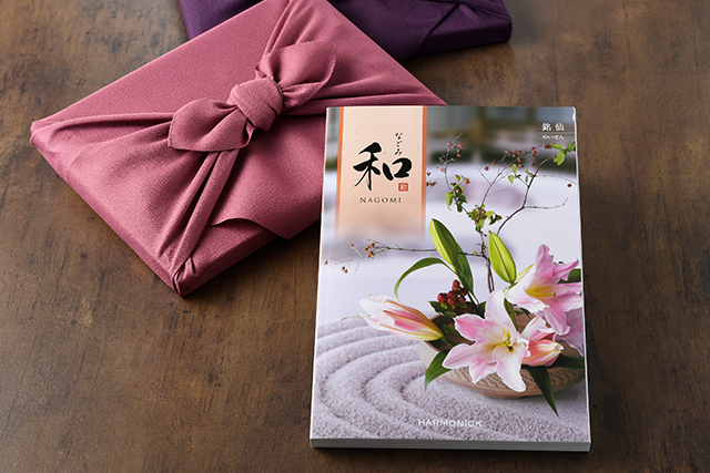 カタログギフトと挨拶状のイメージ