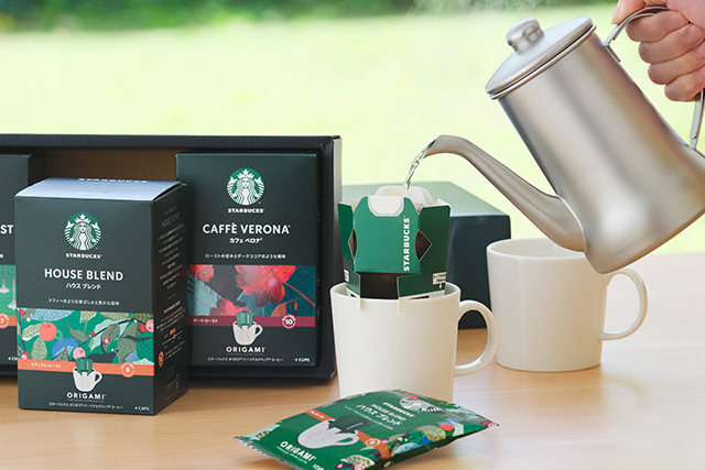 香典返しに人気のカタログギフトと菓子のイメージ