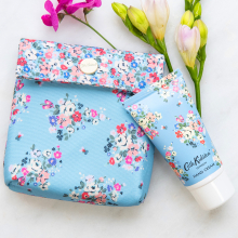 商品画像 Cath Kidston（キャスキッドソン）ハンドクリーム＆フラップポーチセット