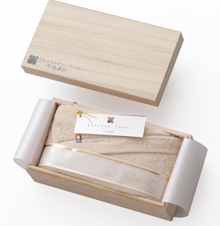 今治謹製 Shifuku Towel（至福タオル） 木箱入り　SH2435 GD (バスタオル　ゴールド)