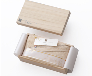 今治謹製 Shifuku Towel（至福タオル） 木箱入り　SH2435 GD (バスタオル　ゴールド)